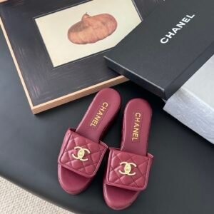 CHANEL Woman