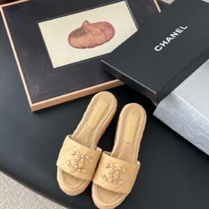 CHANEL Woman