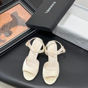 CHANEL Woman
