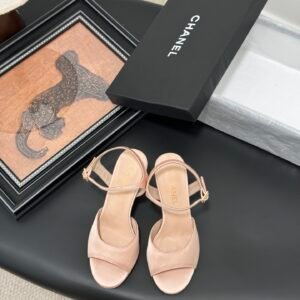 CHANEL Woman