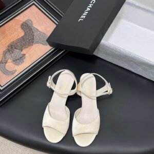 CHANEL Woman