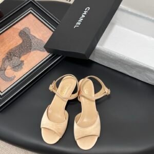 CHANEL Woman