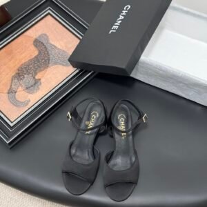 CHANEL Woman