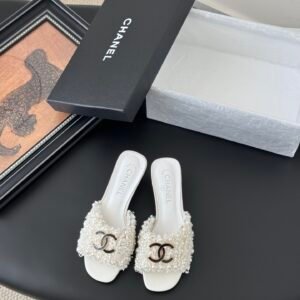 CHANEL Woman