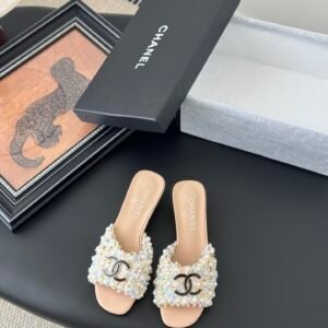CHANEL Woman