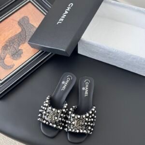 CHANEL Woman