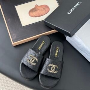 CHANEL Woman