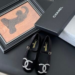 CHANEL Woman