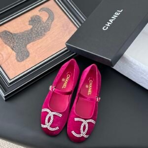 CHANEL Woman