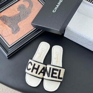CHANEL Woman