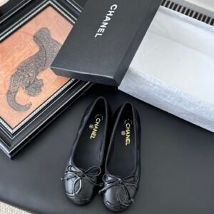 CHANEL Woman