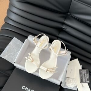 CHANEL Woman