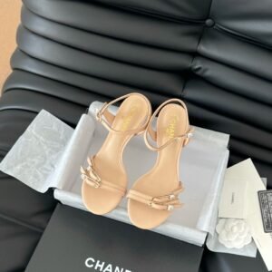 CHANEL Woman