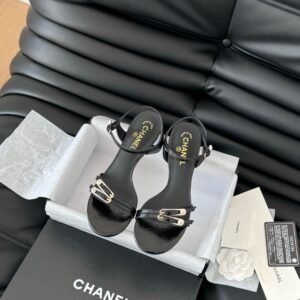 CHANEL Woman