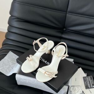 CHANEL Woman
