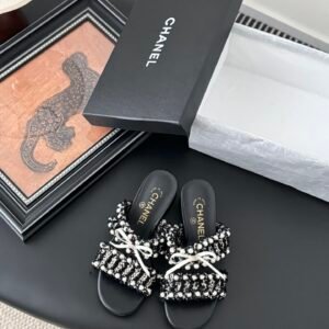 CHANEL Woman