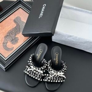 CHANEL Woman