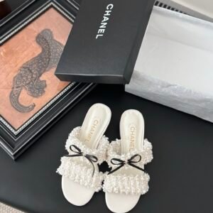 CHANEL Woman