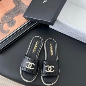 CHANEL Woman