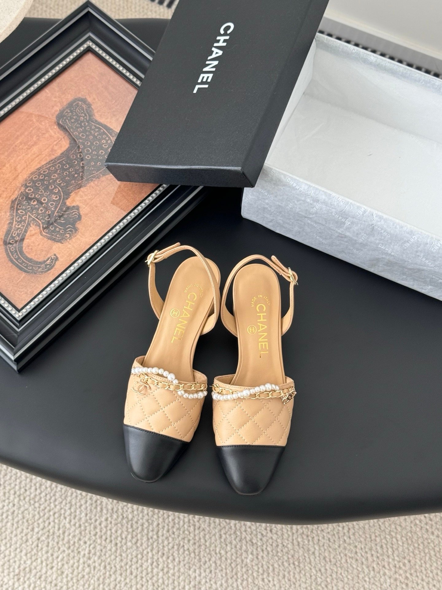 CHANEL Woman