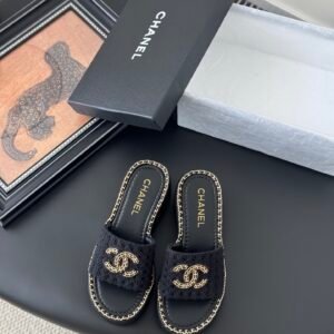 CHANEL Woman