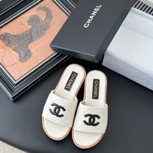 CHANEL Woman
