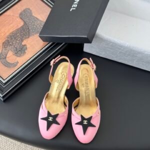 CHANEL Woman