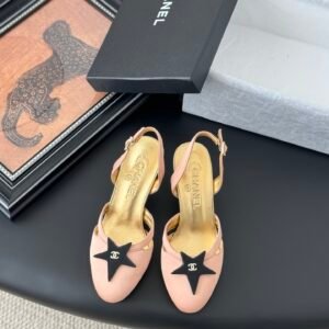 CHANEL Woman