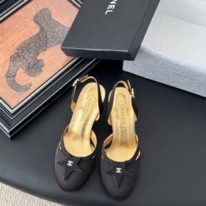 CHANEL Woman
