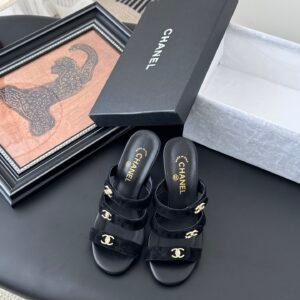 CHANEL Woman
