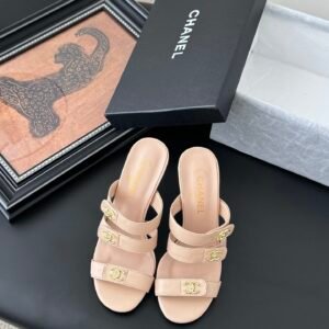CHANEL Woman