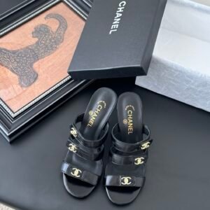 CHANEL Woman