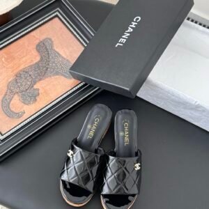 CHANEL Woman