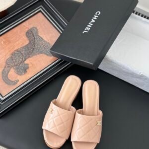 CHANEL Woman