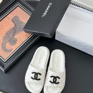 CHANEL Woman