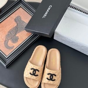 CHANEL Woman