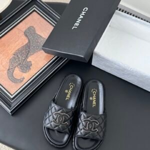 CHANEL Woman