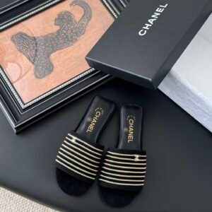 CHANEL Woman