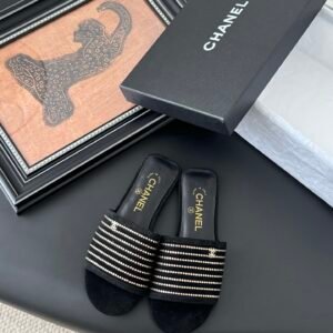 CHANEL Woman