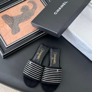 CHANEL Woman