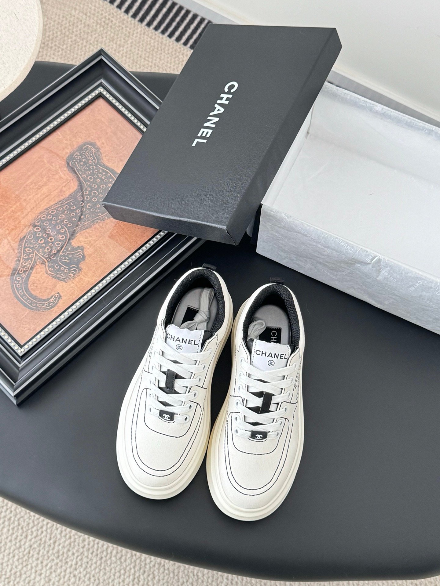 CHANEL Woman