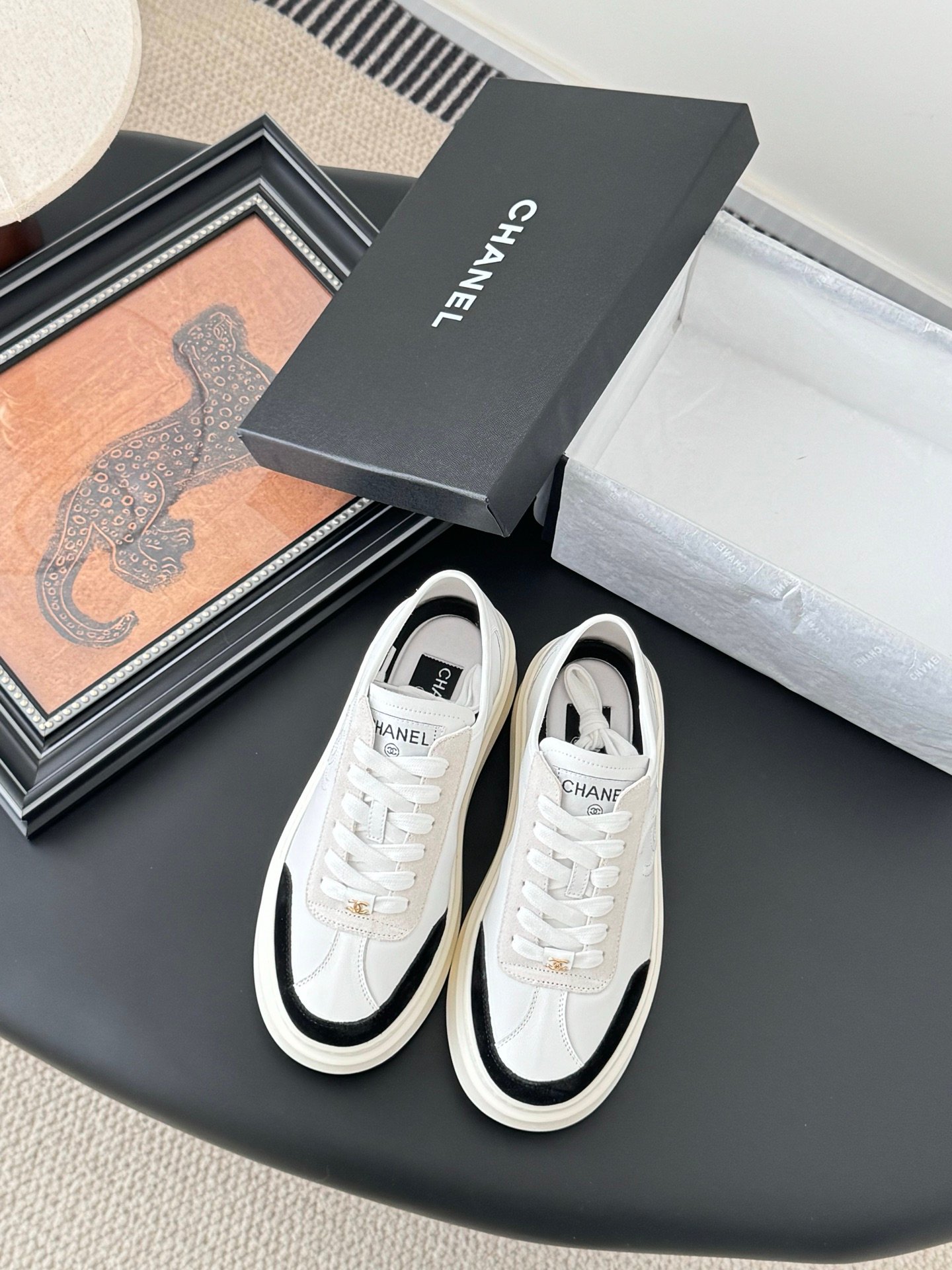 CHANEL Woman