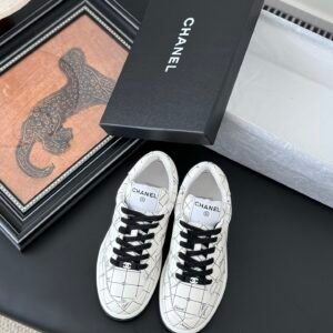 CHANEL Woman