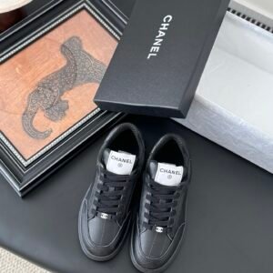 CHANEL Woman