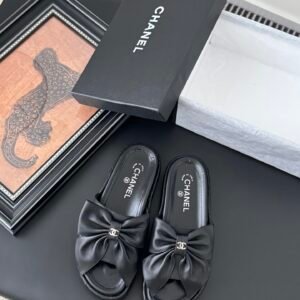 CHANEL Woman