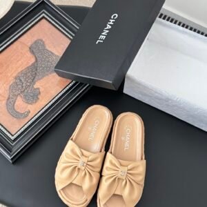 CHANEL Woman