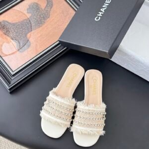 CHANEL Woman