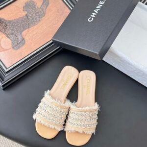 CHANEL Woman