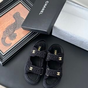 CHANEL Woman