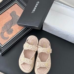 CHANEL Woman